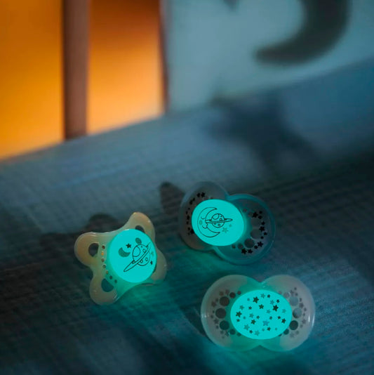 2 Chupetes Nocturnos Silicona Mam Night 6+ Astro Lunar Niña MAM- Dermocosmetica_belleza_online