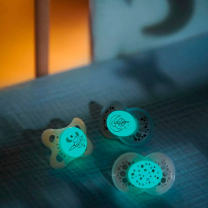2 Chupetes Nocturnos Silicona Mam Night 6+ Astro Lunar Niña MAM- Dermocosmetica_belleza_online