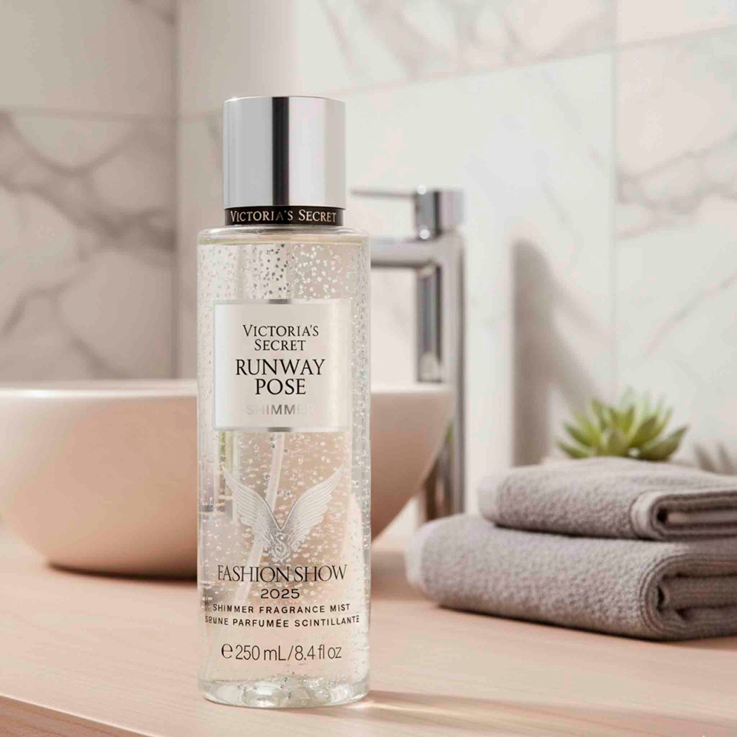 Victoria’s Secret Runway Pose Shimmer Mist 250 ml