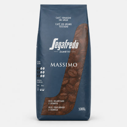 Café Segafredo Massimo en grano 1 kg sobre fondo blanco