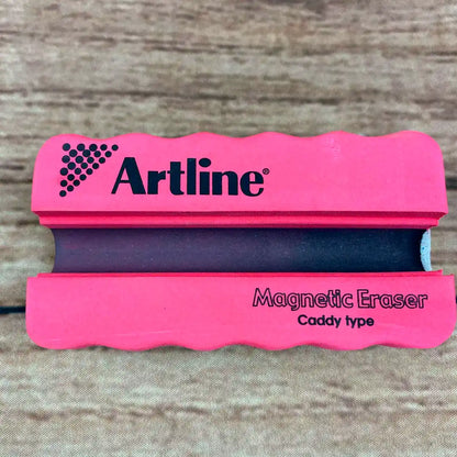 Borrador magnético Artline para pizarra con soporte para plumón, base imantada y diseño compacto rosado