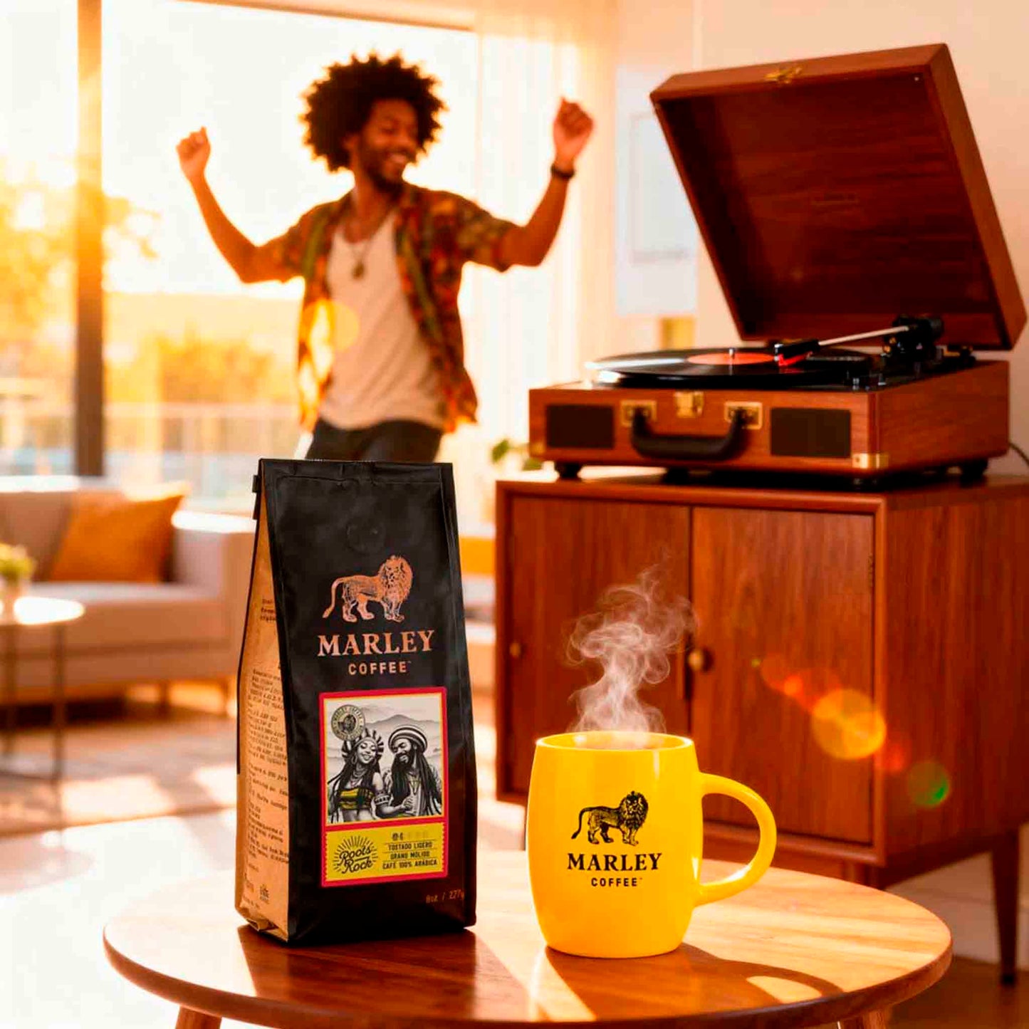 Marley Coffee Roots Rock molido 227 g en ambiente cálido junto a una taza