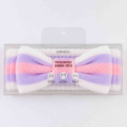 Cintillo de felpa Miniso para skincare y maquillaje, suave y absorbente, en diseño osito o rosa pastel.