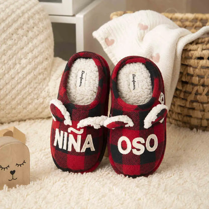 Pantuflas Dearfoams para niña Niña Oso Buffalo Check con interior suave, memory foam y suela TPR