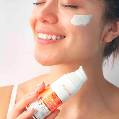 Suncare 100 Clear Skin FPS50+ 50 g | Protector Solar Ligero