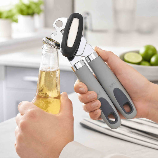 Abrelatas Glad inoxidable con mango ergonómico antideslizante y destapador de botellas para cocina