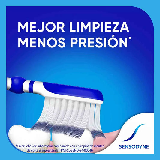 Pack x3 de cepillos Sensodyne Complete Protection Suave para limpieza bucal diaria y cuidado delicado